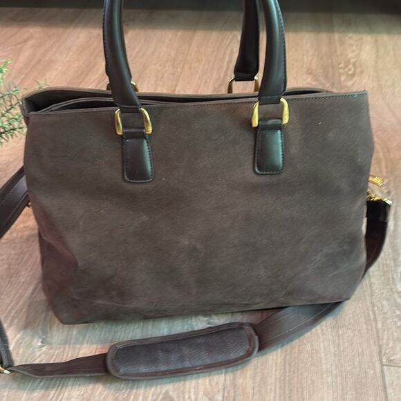 DIANE VON FURSTENBERG DVF FAUX SUEDE TRIPLE COMPARTMENT TRAVEL OVERNIGHT BAG EUC - Picture 8 of 14